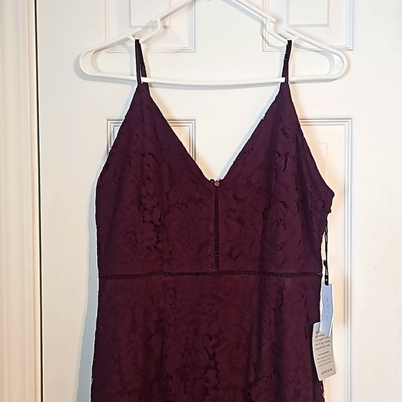 ASTR Plum lace Dress - Picture 3 of 9